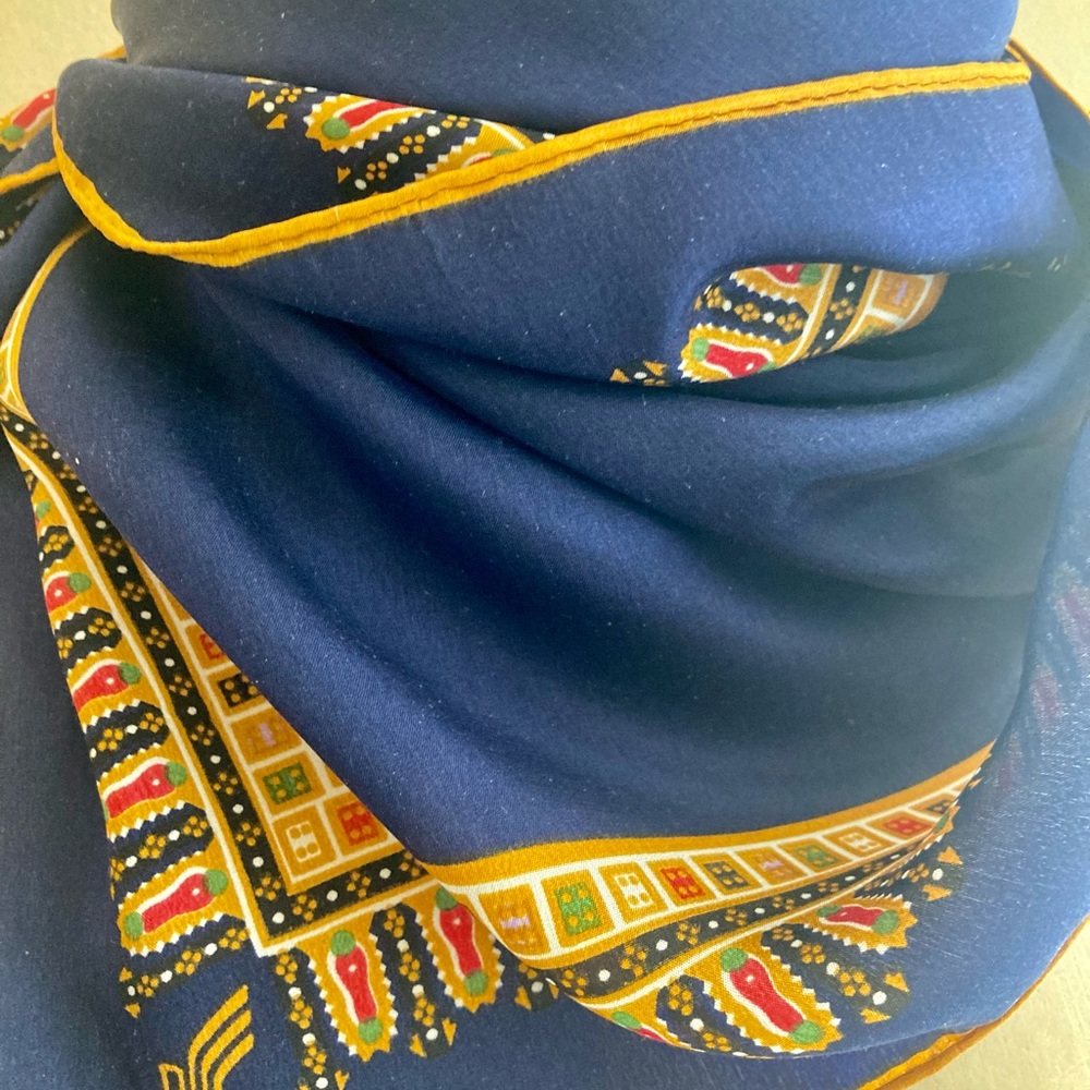SINGAPORE Airlines vintage silk scarf - Picture 4 of 9